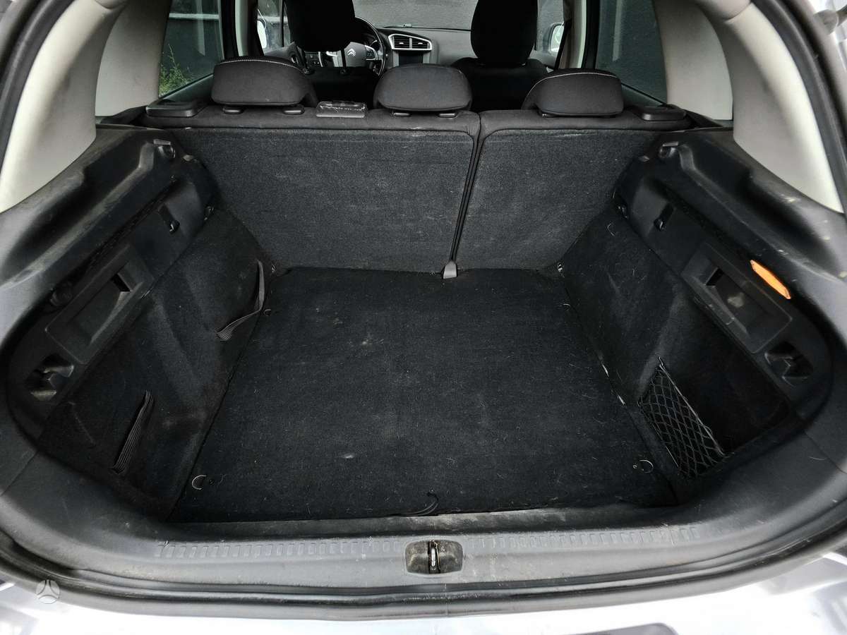Citroen C4, 1.2 l., hatchback