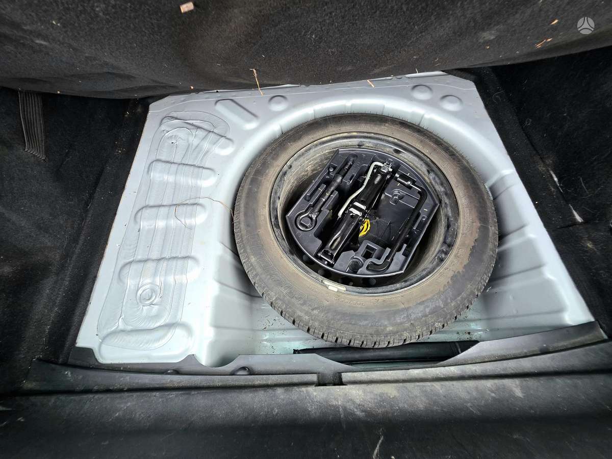 Citroen C4, 1.2 l., hatchback