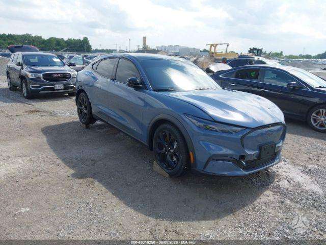 Ford Mustang Mach-E, off-road / crossover