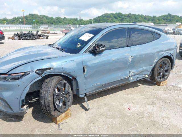 Ford Mustang Mach-E, off-road / crossover