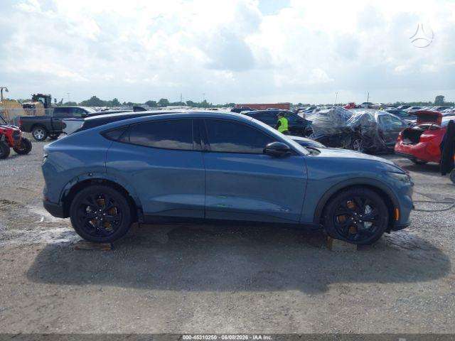 Ford Mustang Mach-E, off-road / crossover