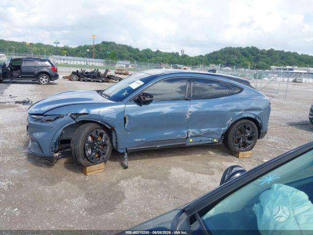 Ford Mustang Mach-E, off-road / crossover