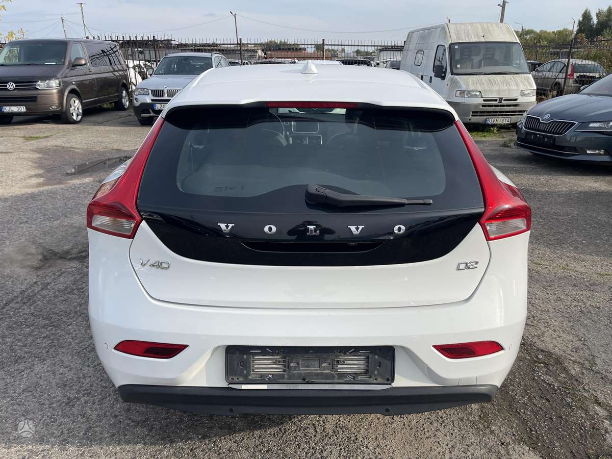 Volvo V40, 1.6 l., hatchback