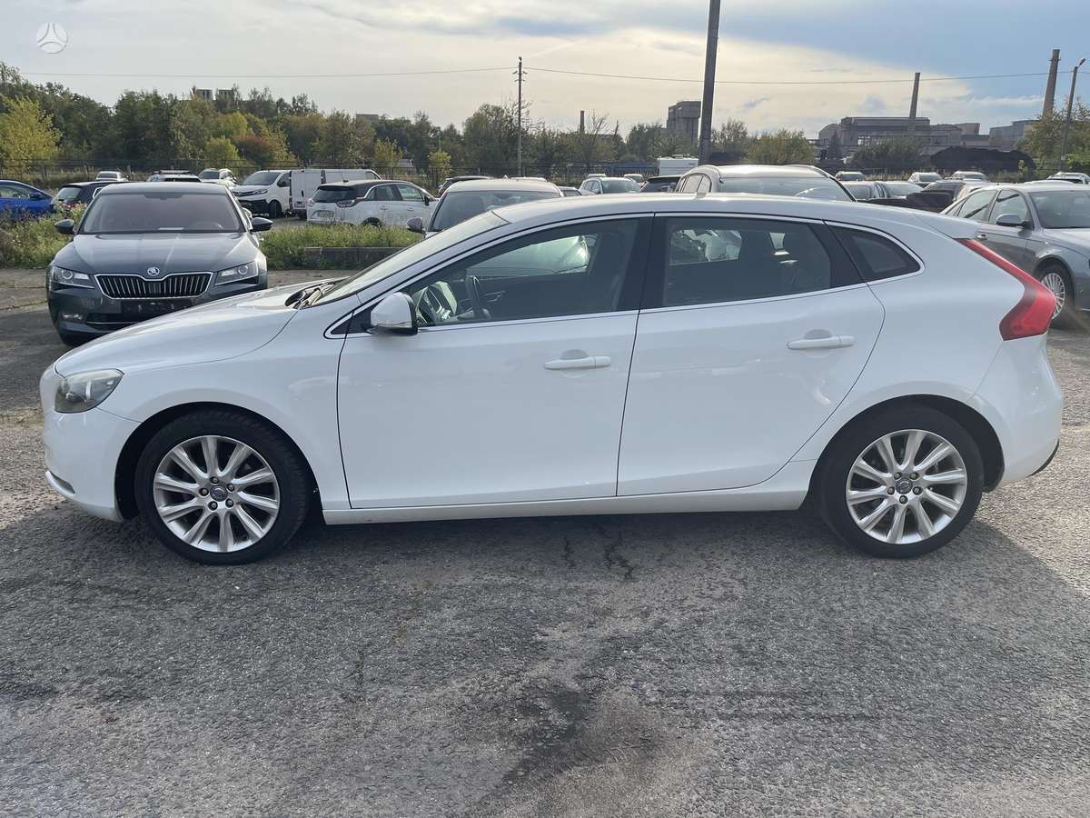 Volvo V40, 1.6 l., hatchback