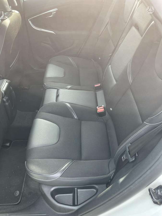 Volvo V40, 1.6 l., hatchback