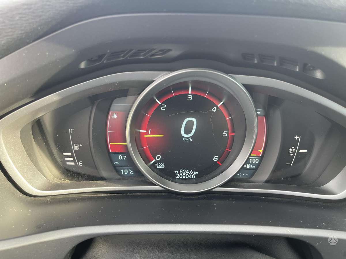 Volvo V40, 1.6 l., Хэтчбек
