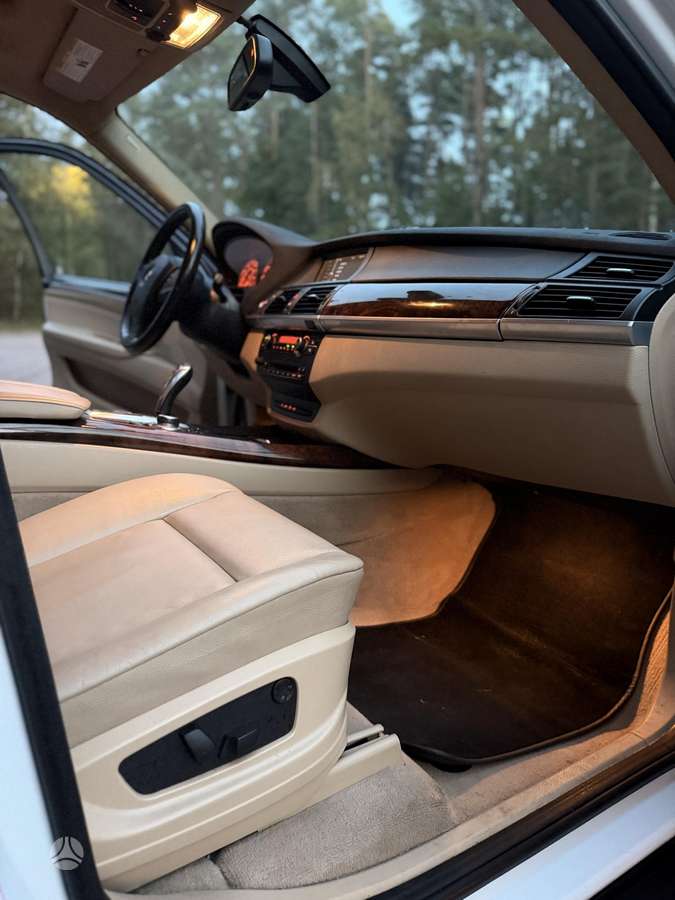 BMW X5, 3.0 l., off-road / crossover