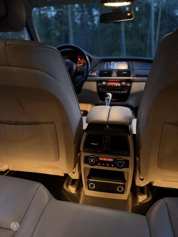 BMW X5, 3.0 l., off-road / crossover