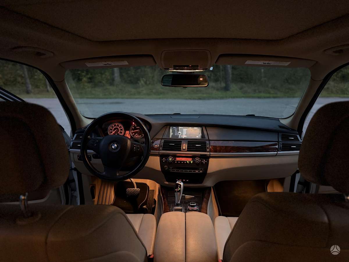 BMW X5, 3.0 l., off-road / crossover