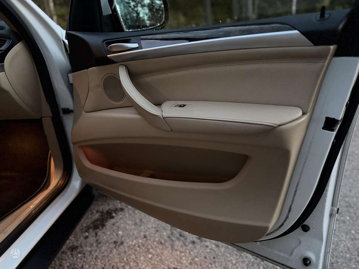 BMW X5, 3.0 l., off-road / crossover