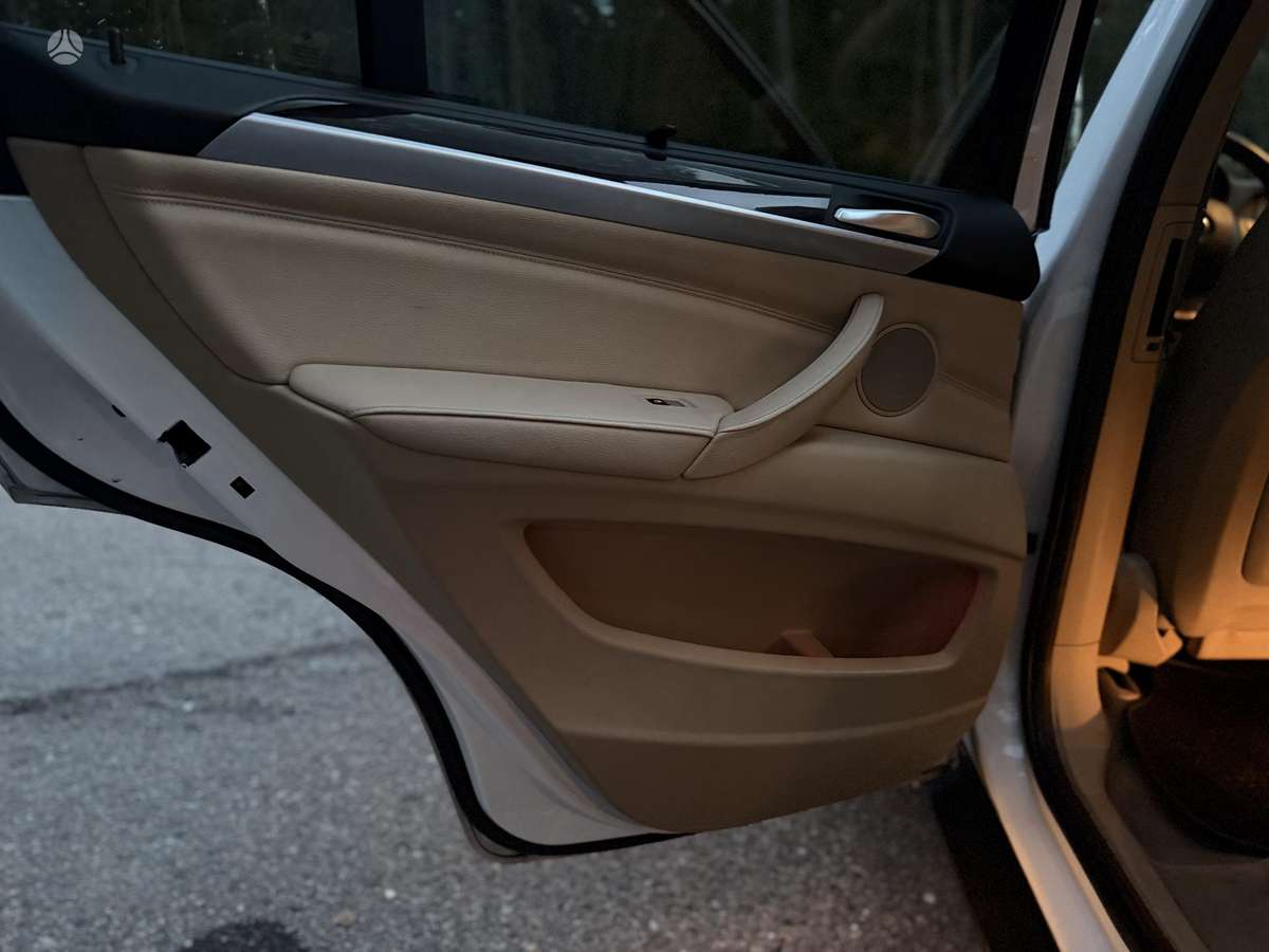 BMW X5, 3.0 l., off-road / crossover