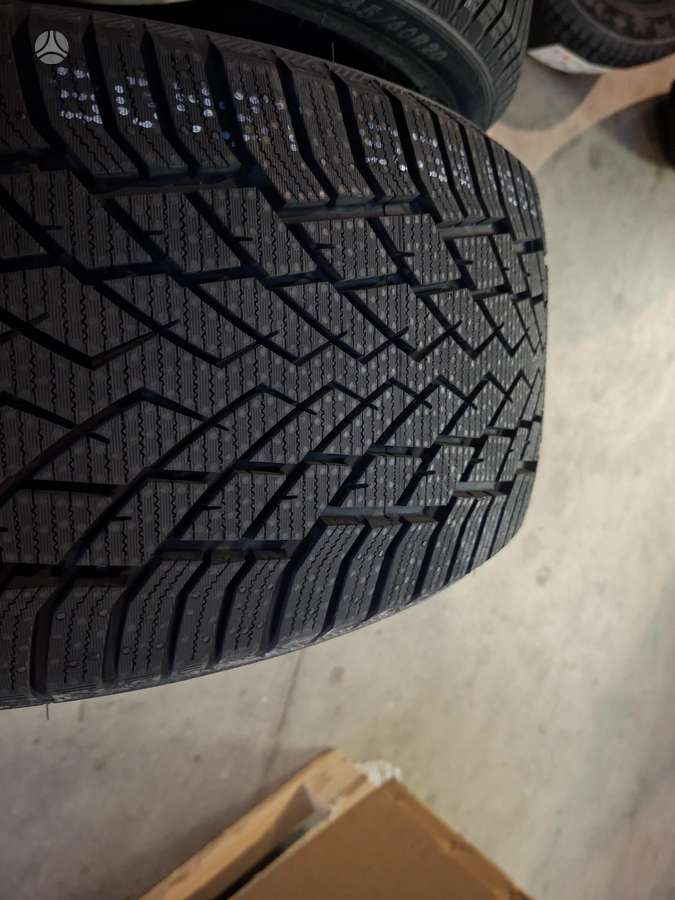 Sailun, žieminės 245/40 R20