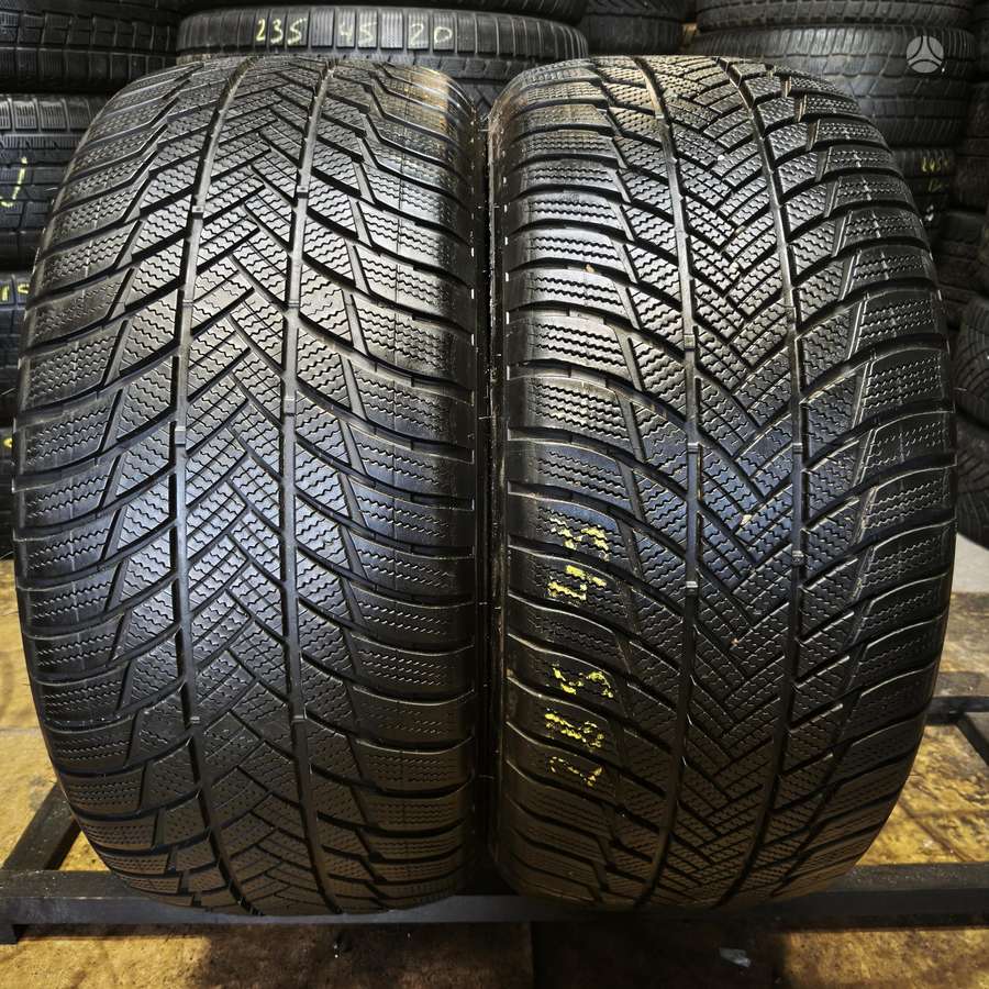 Bridgestone Blizzak lm001, winter 285/45 R21