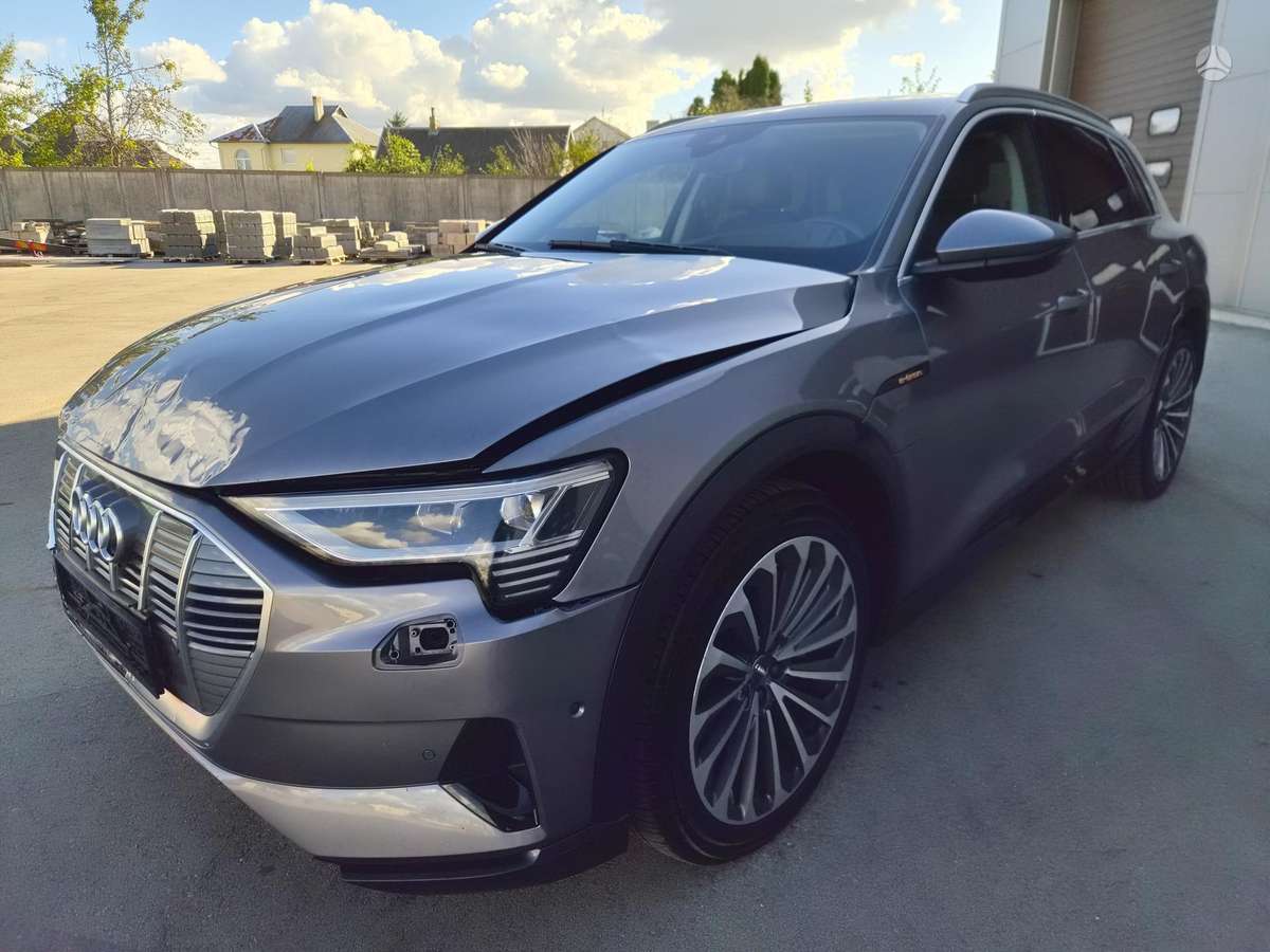 Audi e-tron, 95 kWh, off-road / crossover