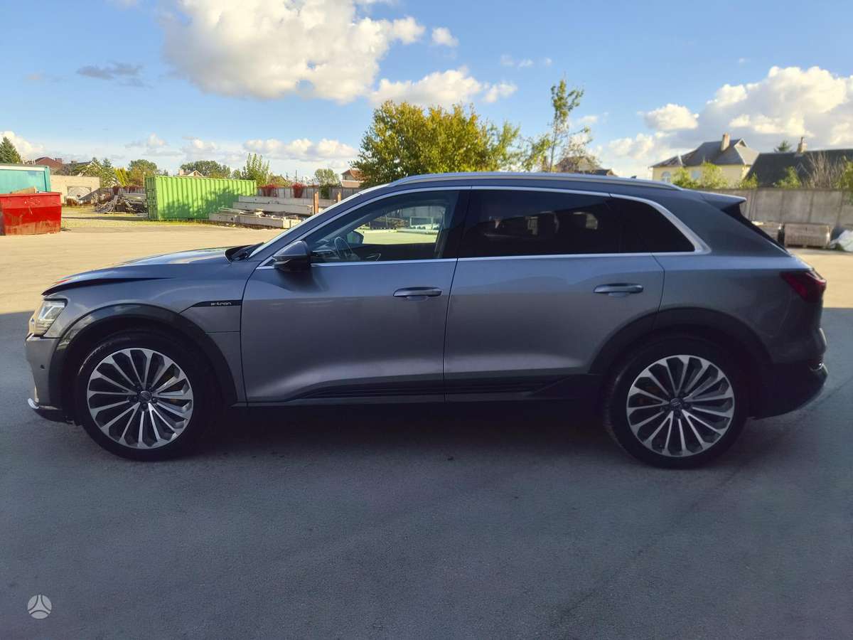 Audi e-tron, 95 kWh, off-road / crossover