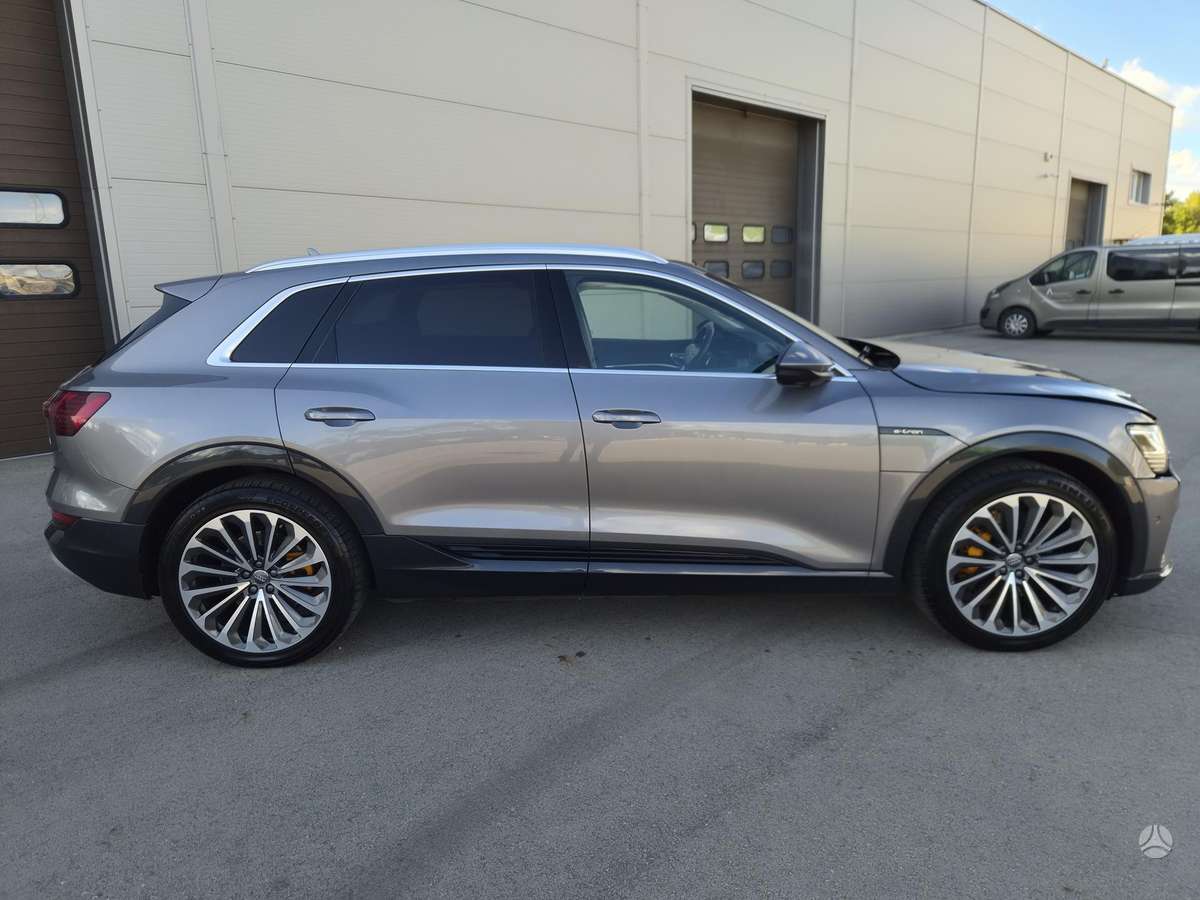 Audi e-tron, 95 kWh, off-road / crossover