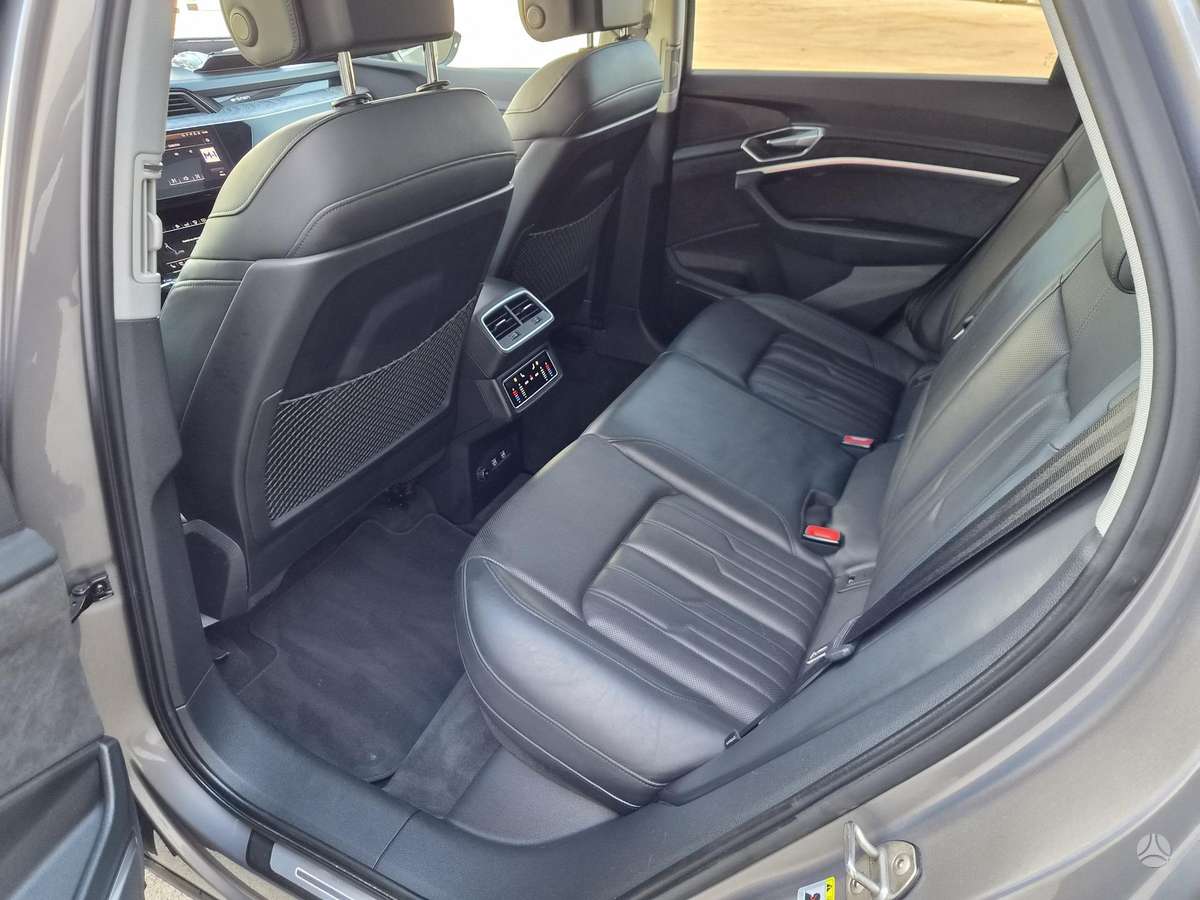 Audi e-tron, 95 kWh, off-road / crossover