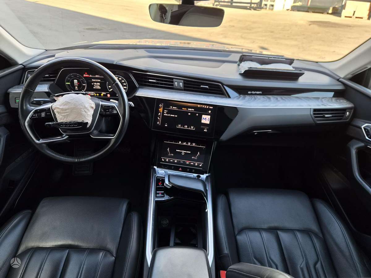 Audi e-tron, 95 kWh, off-road / crossover
