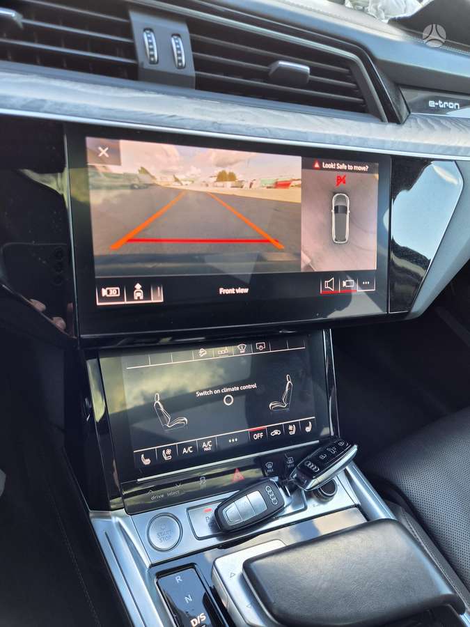 Audi e-tron, 95 kWh, off-road / crossover
