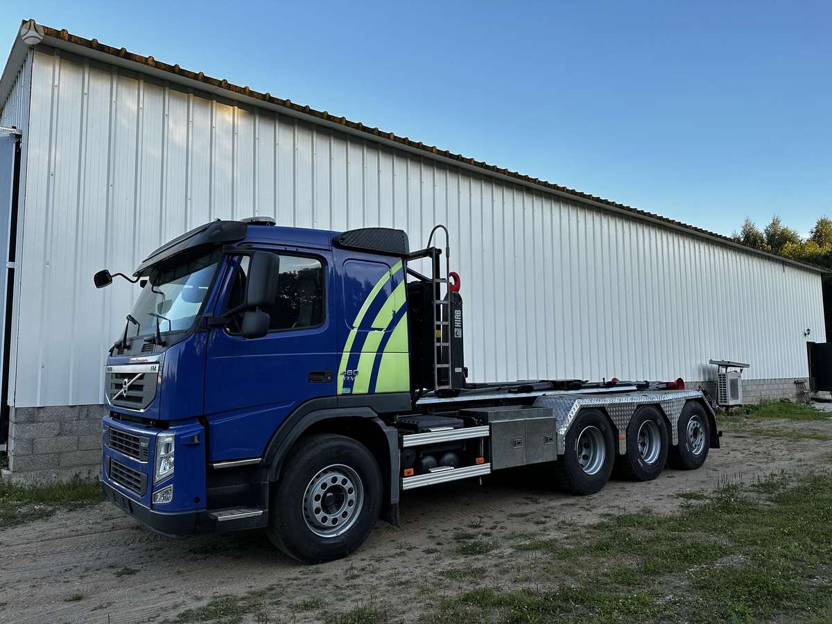Volvo FM 8x4, hooklift trucks