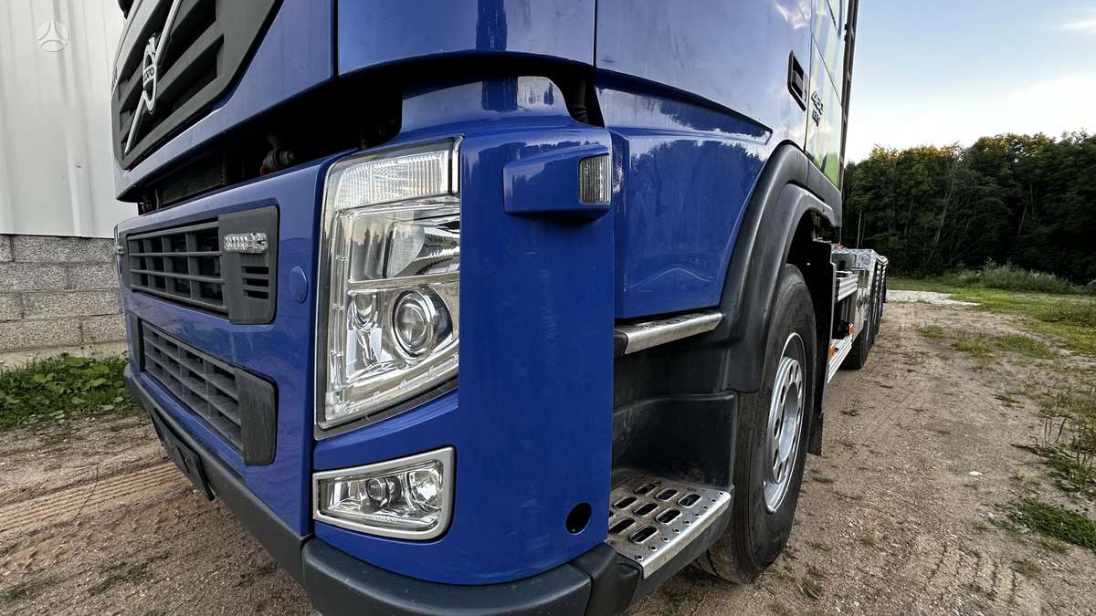 Volvo FM 8x4, hooklift trucks