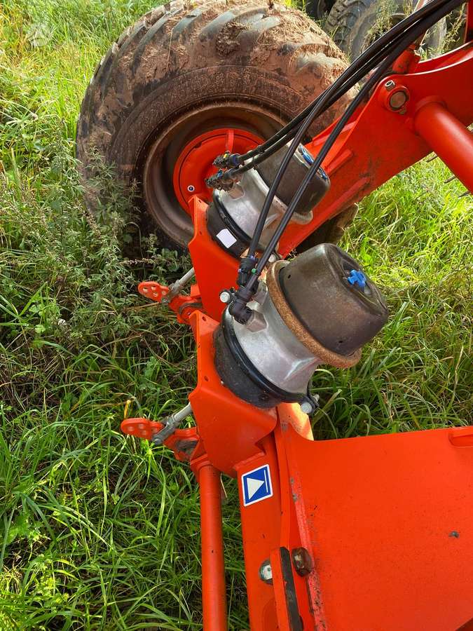 Kuhn Optimer XL 6000, scrapers, scrubbers