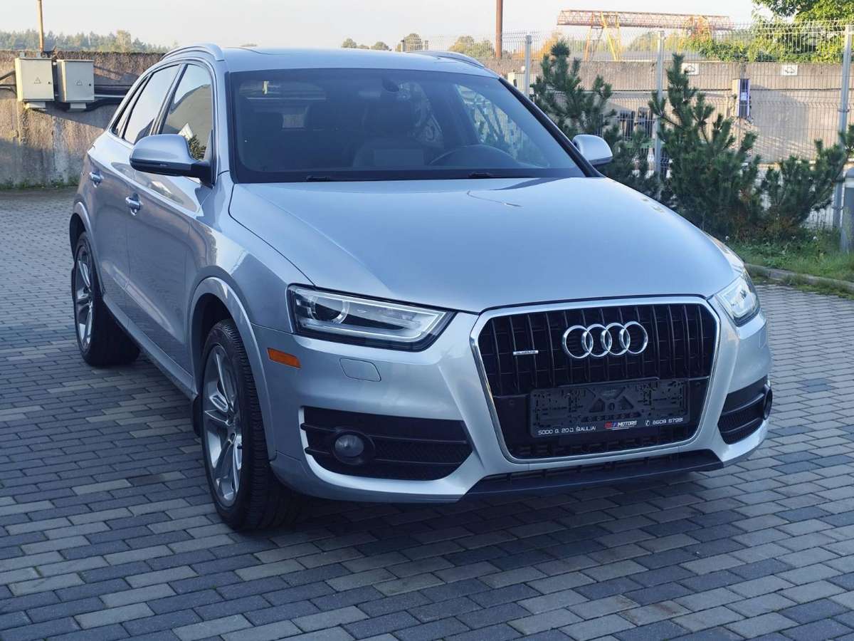 Audi Q3, 2.0 l., off-road / crossover