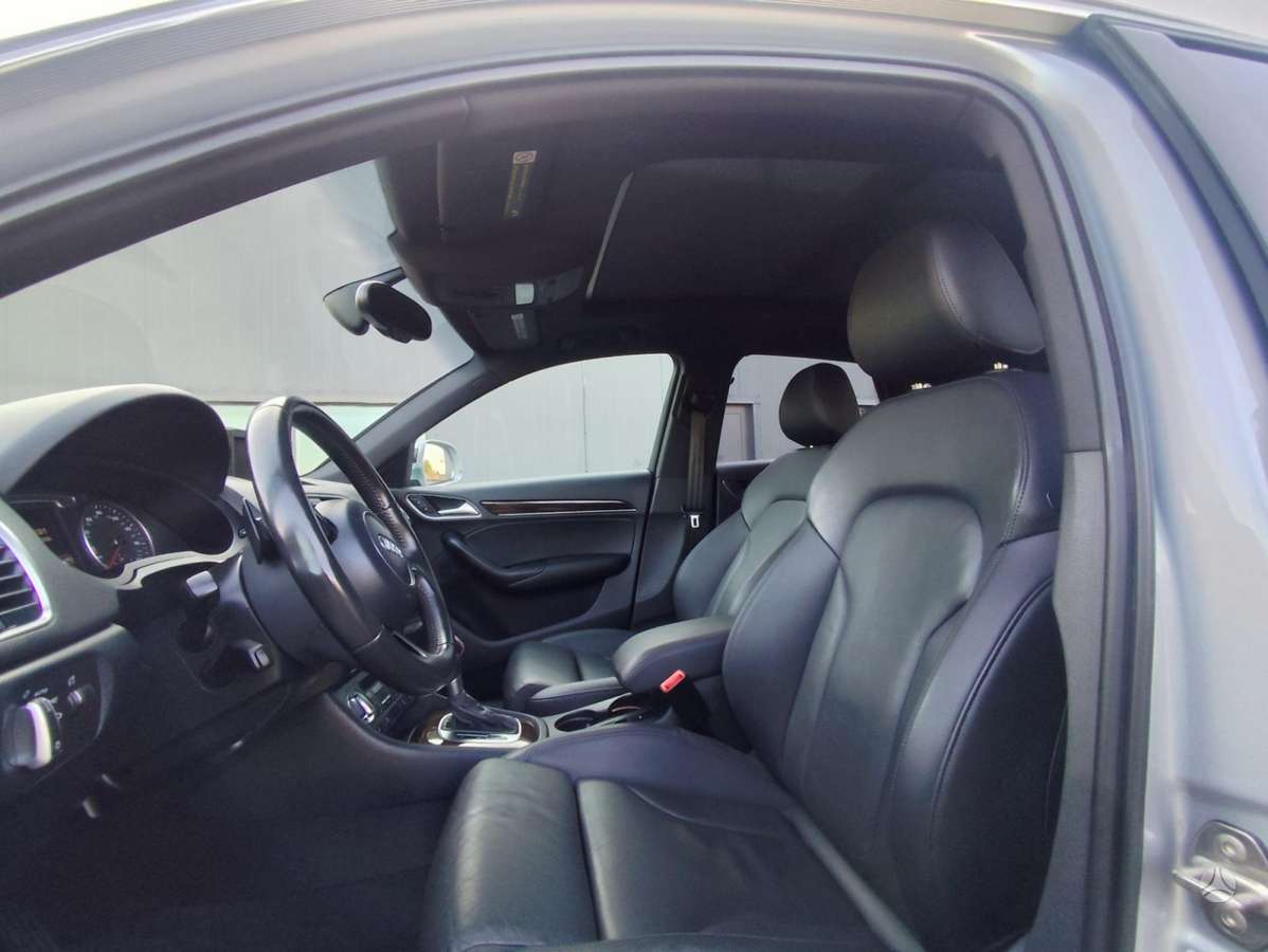 Audi Q3, 2.0 l., off-road / crossover