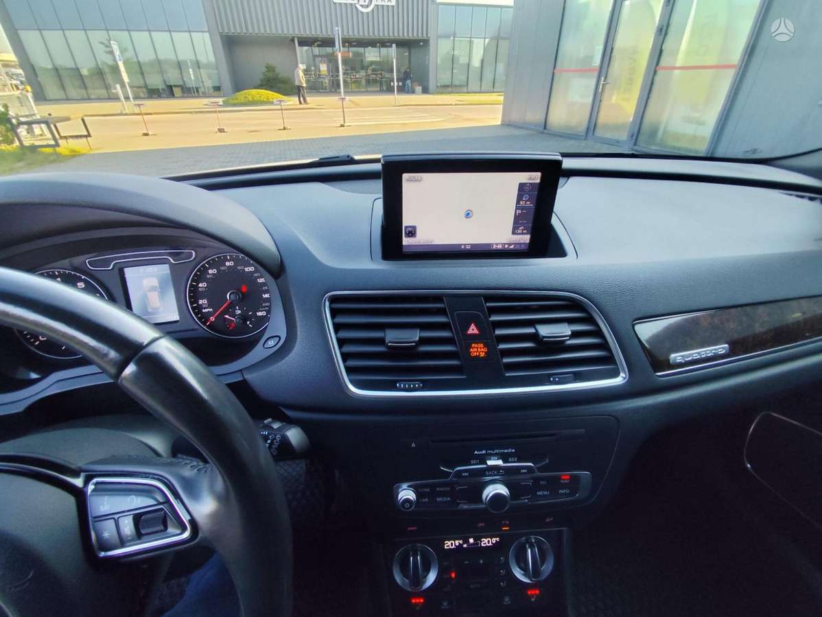 Audi Q3, 2.0 l., off-road / crossover