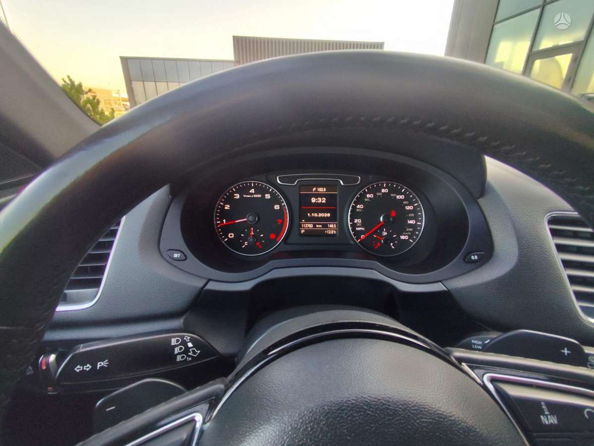 Audi Q3, 2.0 l., off-road / crossover