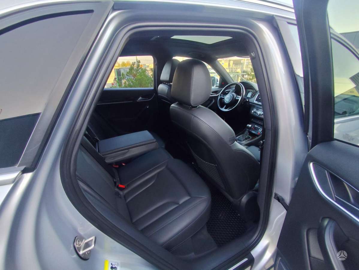 Audi Q3, 2.0 l., off-road / crossover