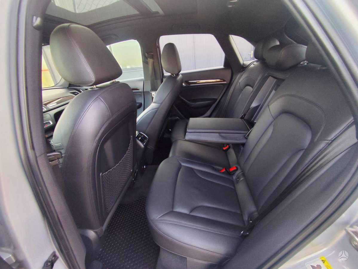 Audi Q3, 2.0 l., off-road / crossover