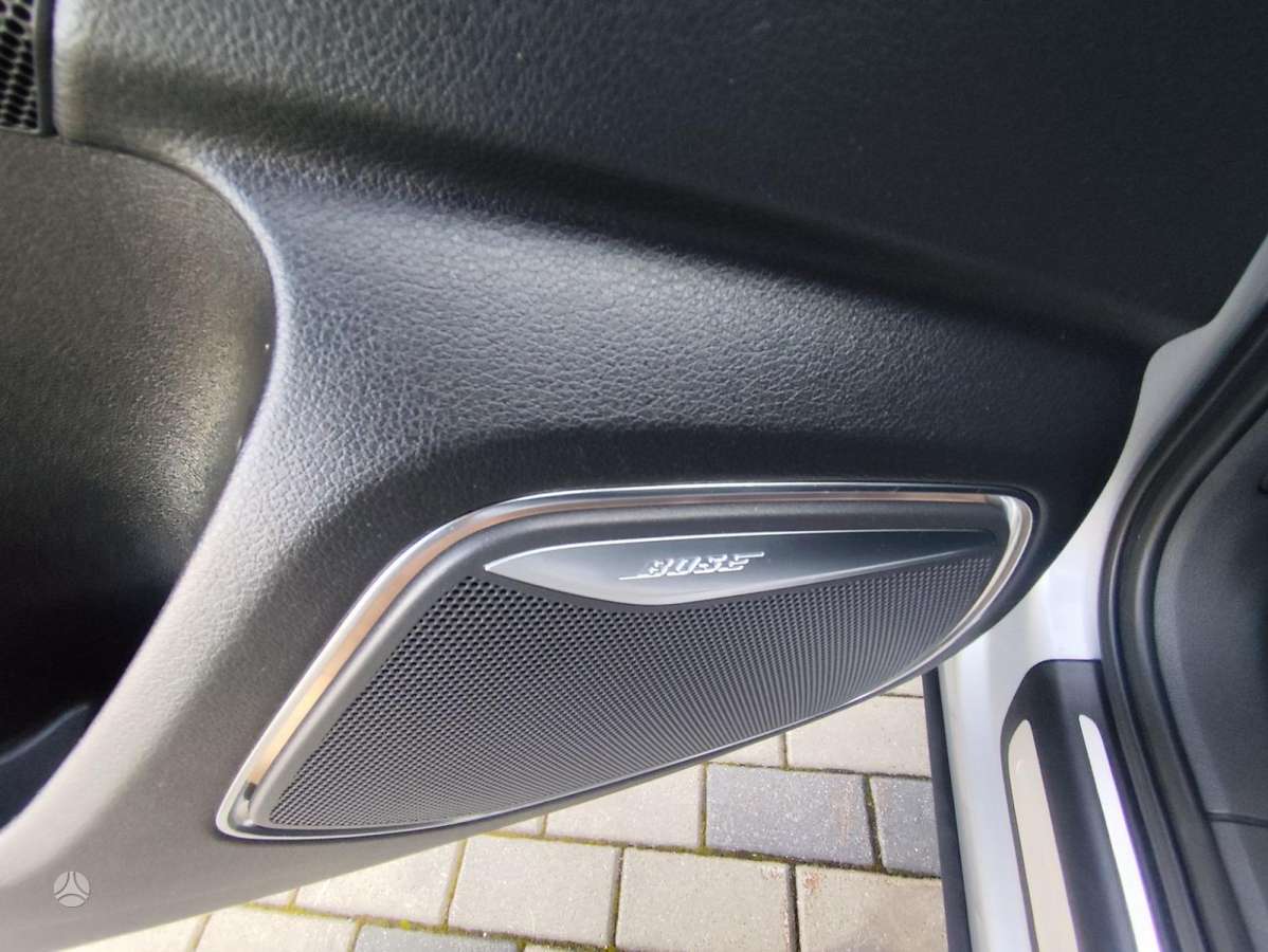 Audi Q3, 2.0 l., off-road / crossover