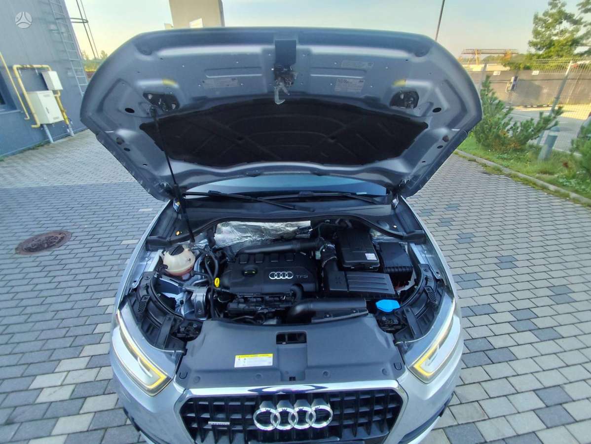 Audi Q3, 2.0 l., off-road / crossover