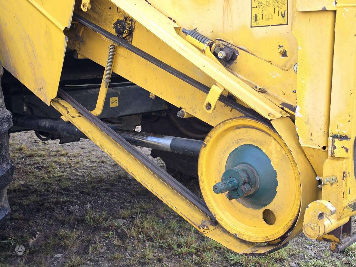 New Holland CX820, combine harvesters