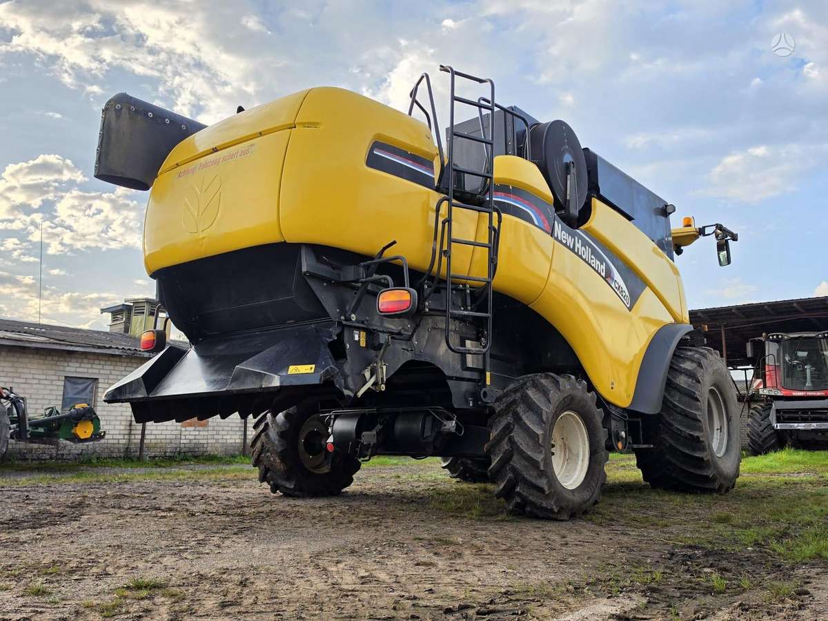 New Holland CX820, kombainai