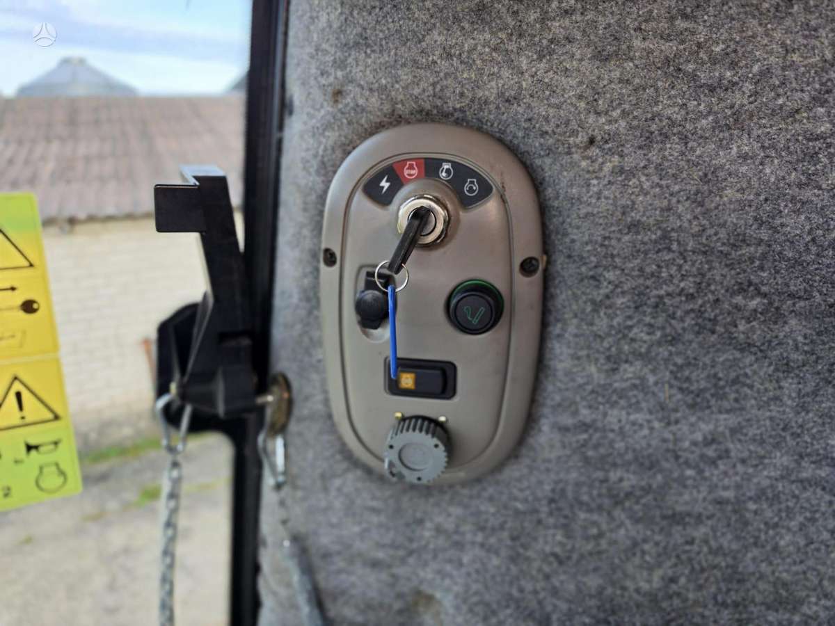 New Holland CX820, kombainai