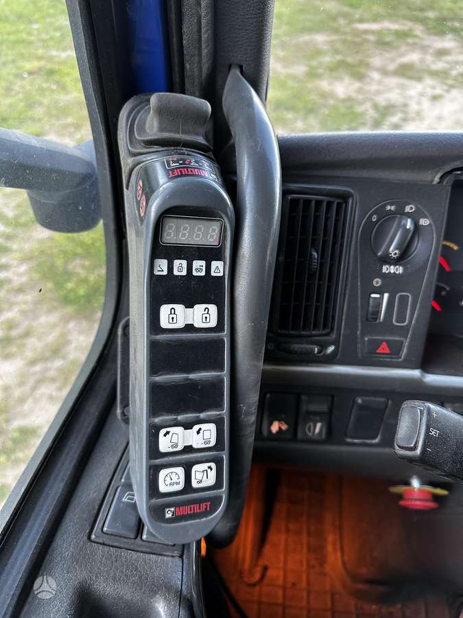 Volvo FM 8x4, hooklift trucks