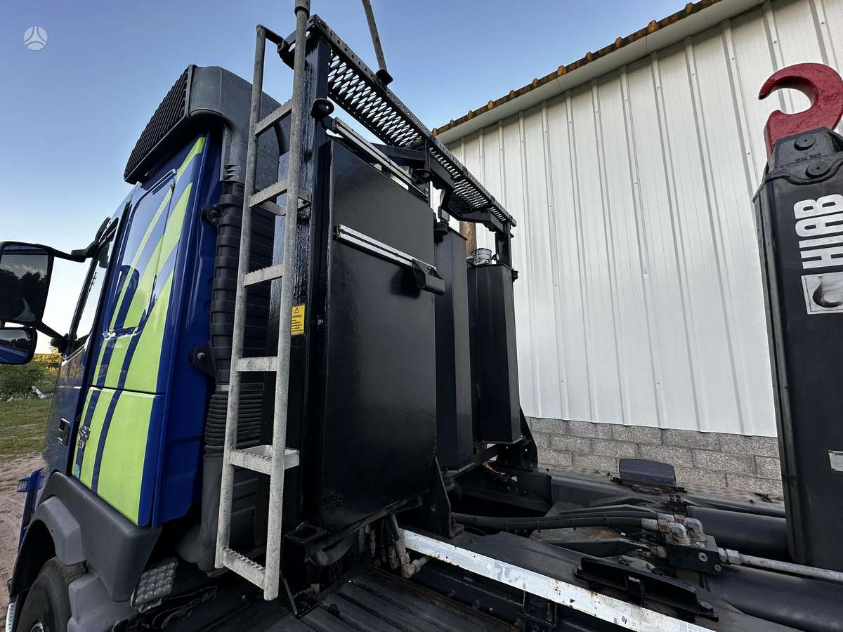 Volvo FM 8x4, hooklift trucks