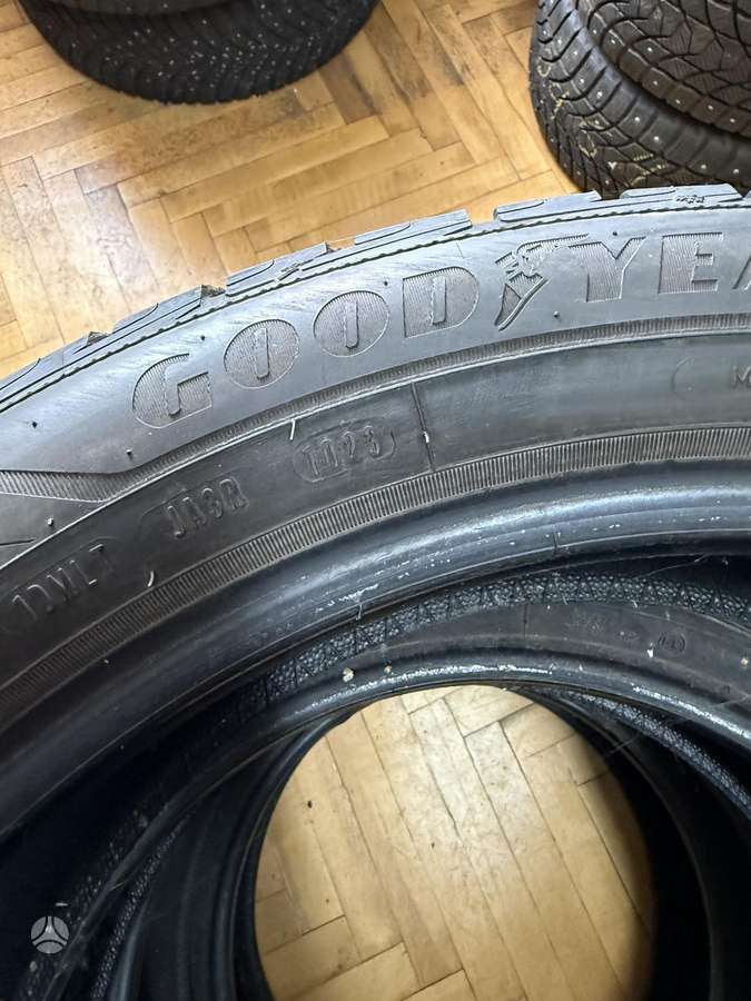 Goodyear, žieminės 215/50 R19