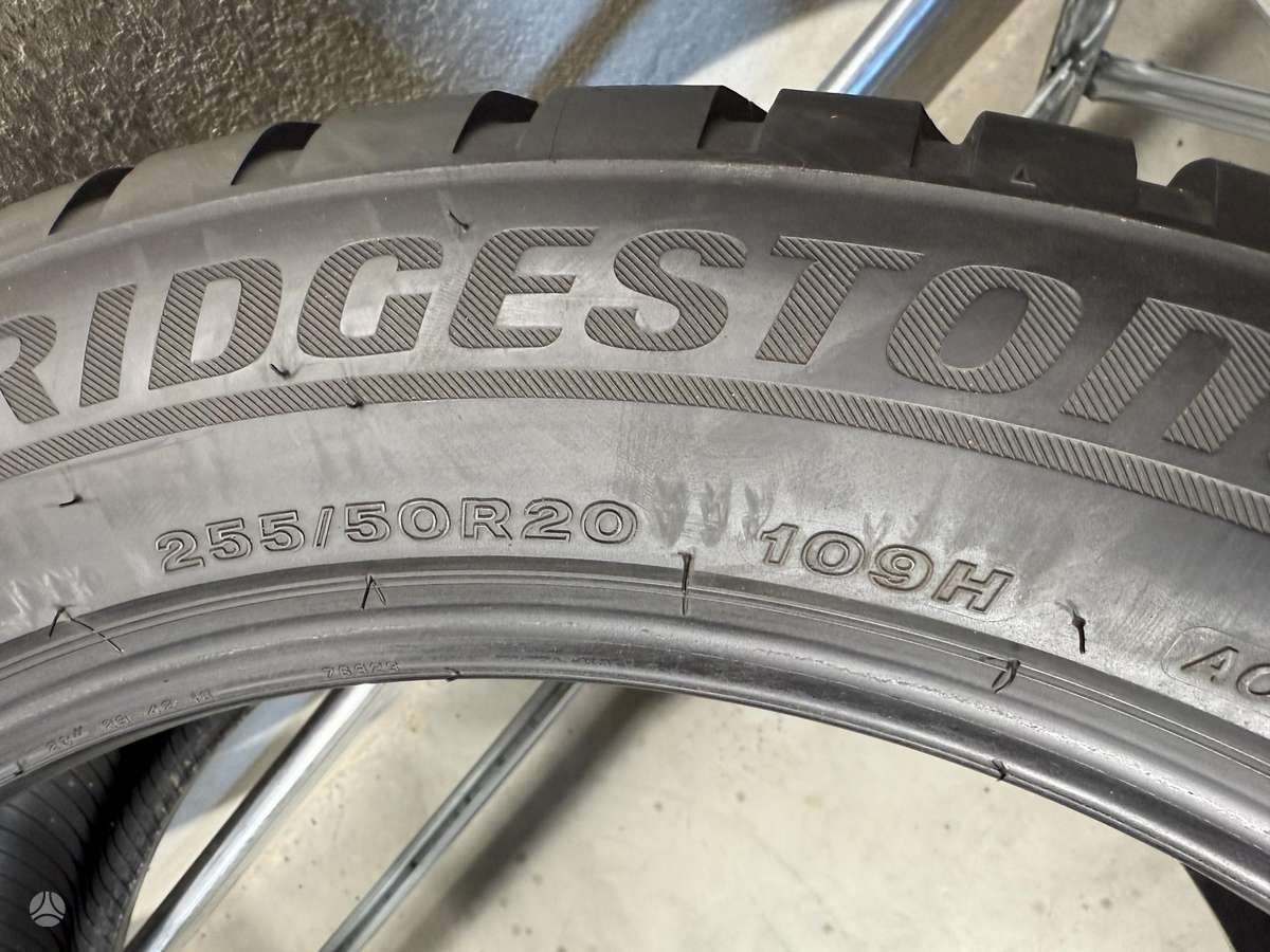 Bridgestone Blizzak lm001, зимние 255/50 R20