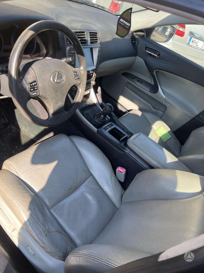 Lexus IS 220, 2.2 l., Седан