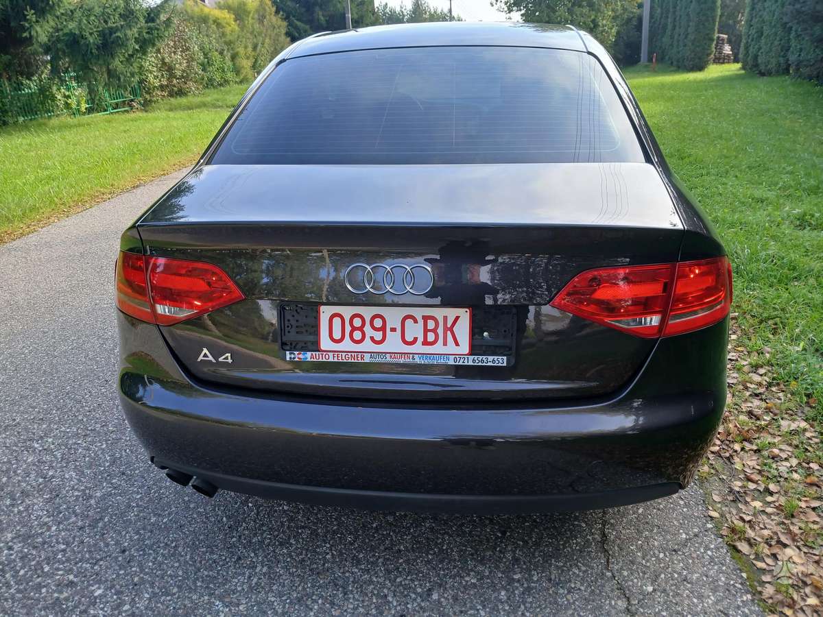 Audi A4, 2.0 l., Седан