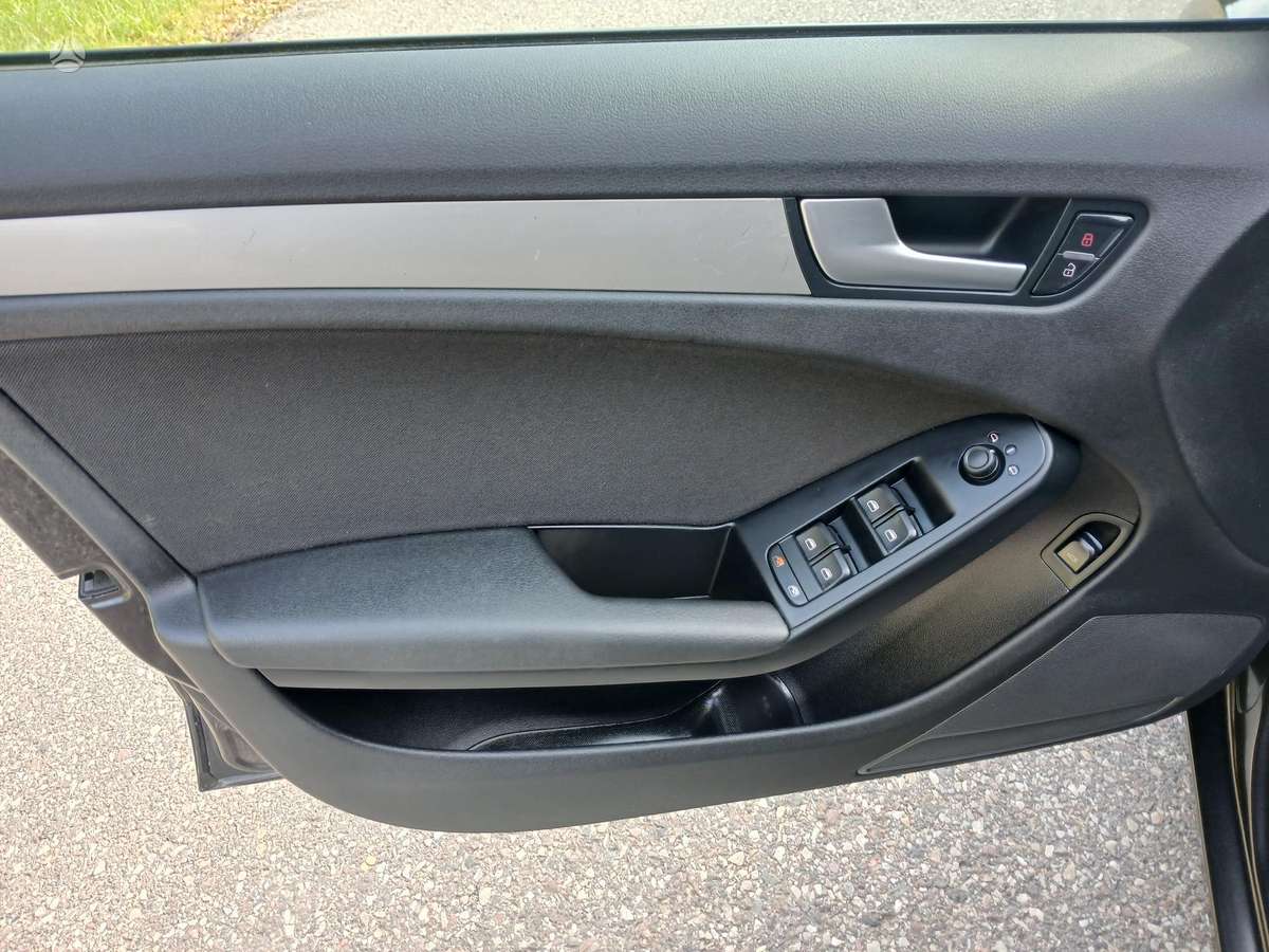 Audi A4, 2.0 l., Седан