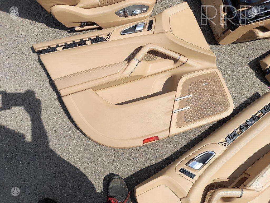 Porsche Cayenne apdailos detalės, sėdynės