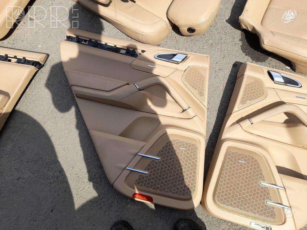Porsche Cayenne apdailos detalės, sėdynės