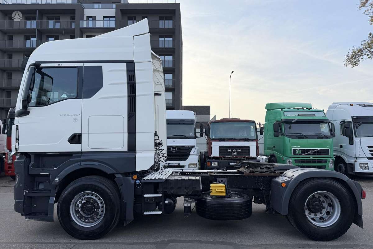 MAN TGX 18.470, single sleeper