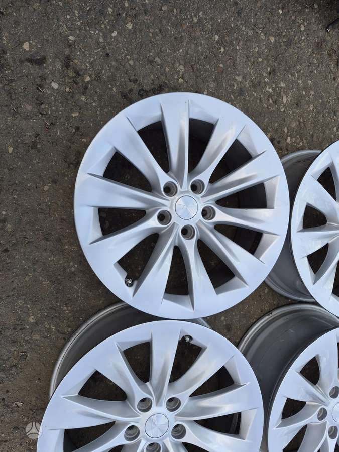 TESLA, lengvojo lydinio, R19