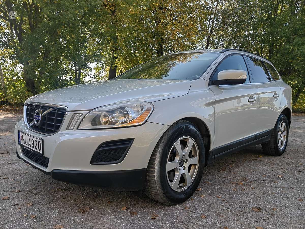 Volvo XC60, 2.4 l., off-road / crossover