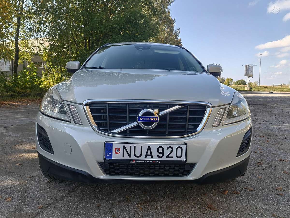 Volvo XC60, 2.4 l., off-road / crossover